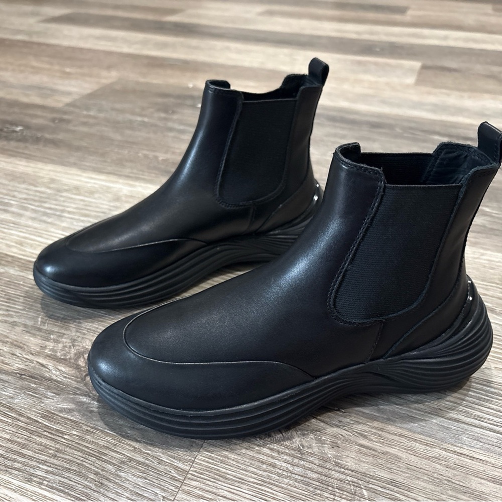 Geox Respira Woman’s Boots Black NWOT Italian Chelsea Style US  7 Chunky Sole